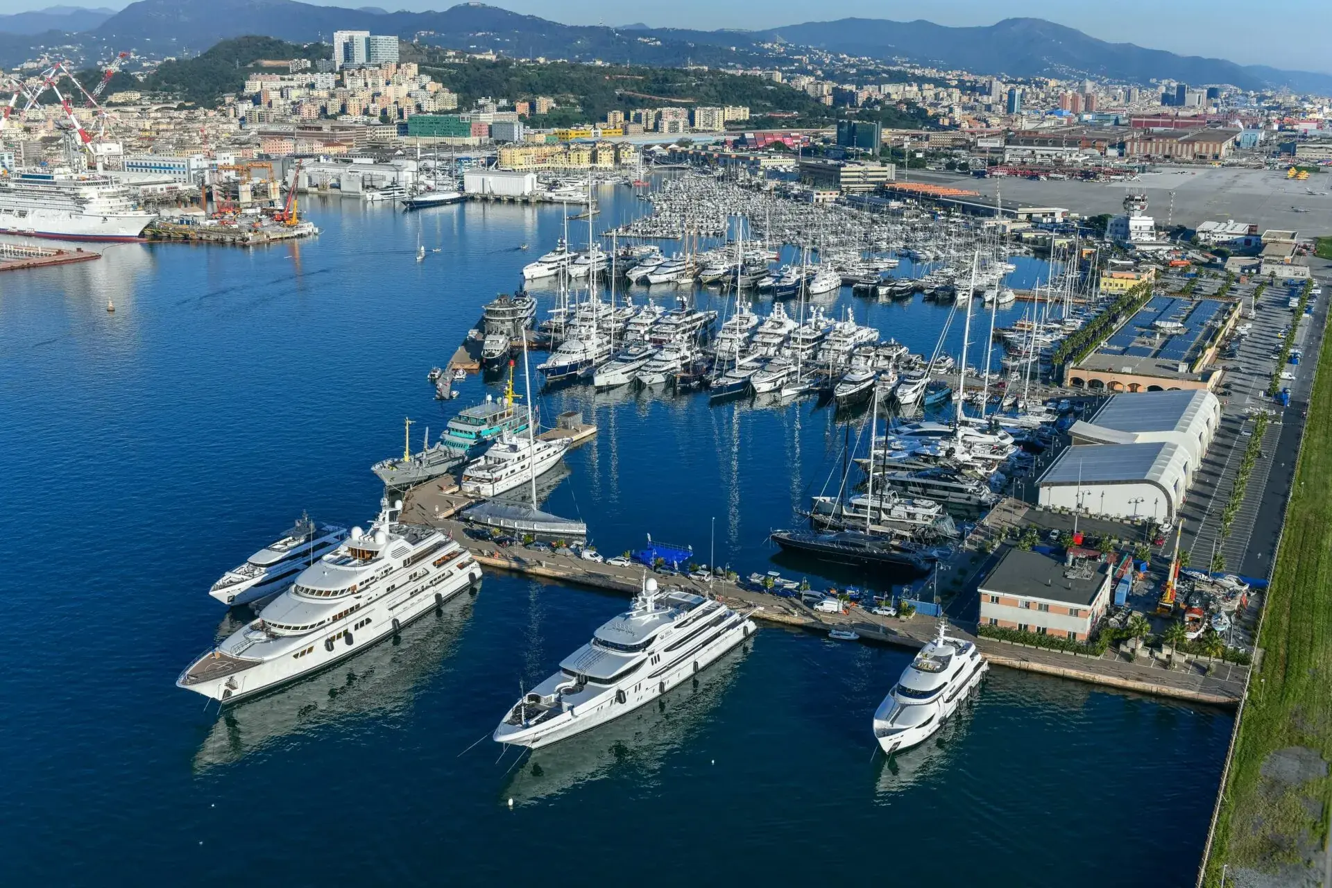 MARINA-Genova-_vista-porto-con-fotovoltaico-ph-merlofotografia-low241104-6733-1920x1280